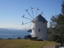 小豆島オリーブ公園1　ギリシャ風車　©(一社)小豆島観光協会