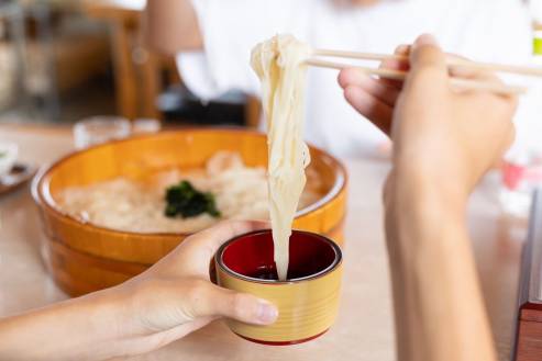 小豆島手延べそうめん館　－箸分け体験－